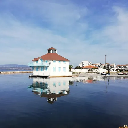 Lakeside Retreat: Beachfront Getaway with Pools and Family Activities Le Barcares Exterior photo