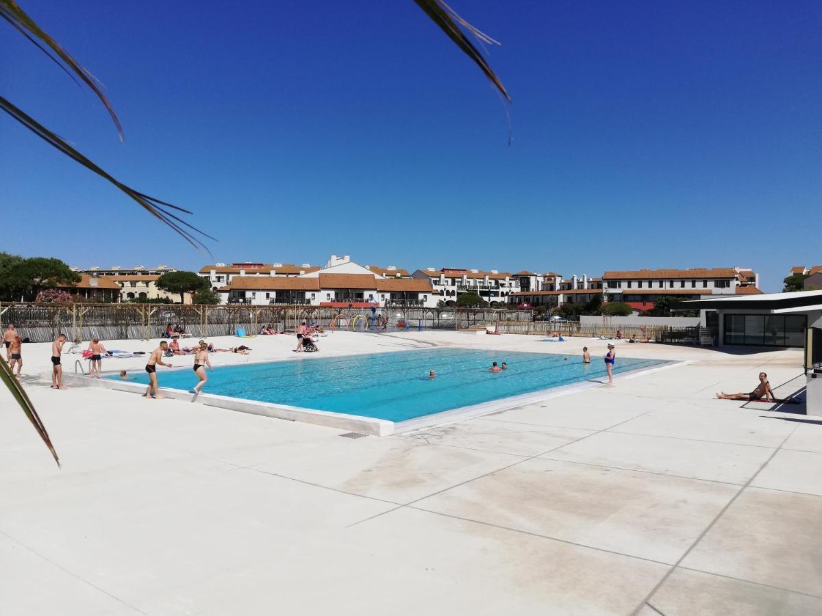 Lakeside Retreat: Beachfront Getaway With Pools And Family Activities Apartment Le Barcares